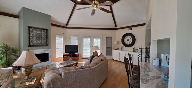 1702 E Castaway Street, Tiki Island, TX 77554