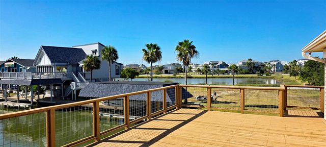 1702 E Castaway Street, Tiki Island, TX 77554
