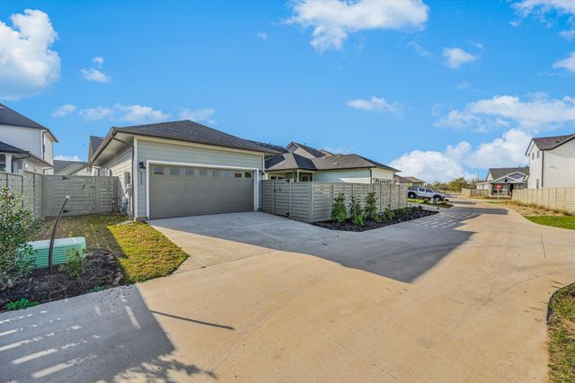 111 Breda Ave, Bastrop, TX 78602