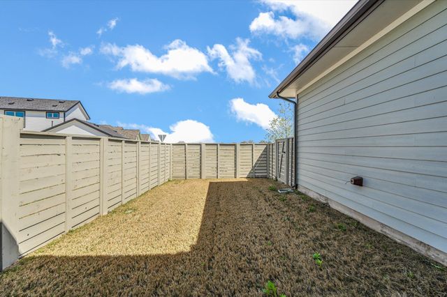 111 Breda Ave, Bastrop, TX 78602