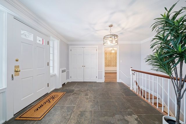 8 Conway Ln, Foxboro, MA 02035