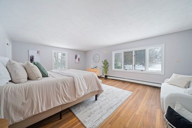 8 Conway Ln, Foxboro, MA 02035