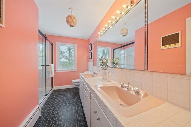 8 Conway Ln, Foxboro, MA 02035