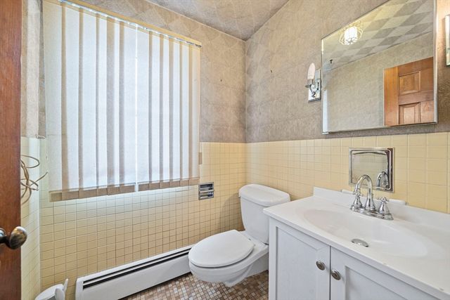 8 Conway Ln, Foxboro, MA 02035