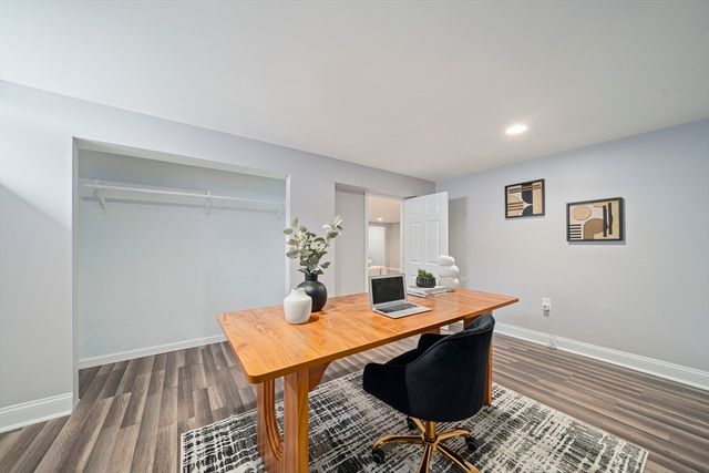 8 Conway Ln, Foxboro, MA 02035