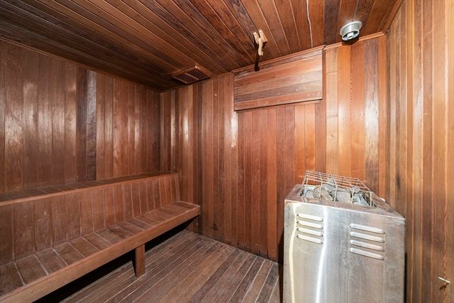 8 Conway Ln, Foxboro, MA 02035