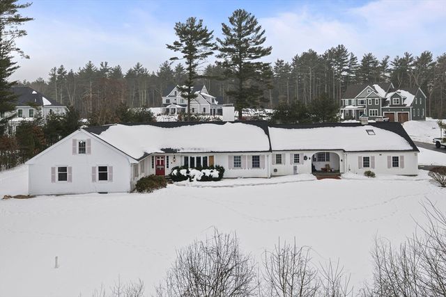 8 Conway Ln, Foxboro, MA 02035