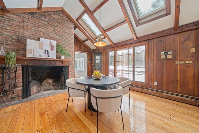 8 Conway Ln, Foxboro, MA 02035