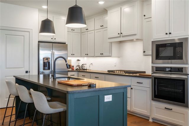 1111 Mammoth Street, Bentonville, AR 72713