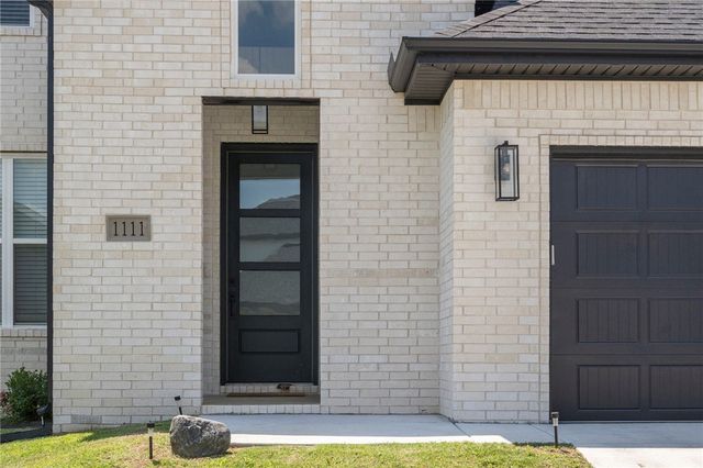 1111 Mammoth Street, Bentonville, AR 72713