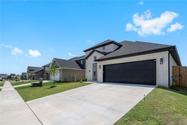 1111 Mammoth Street, Bentonville, AR 72713