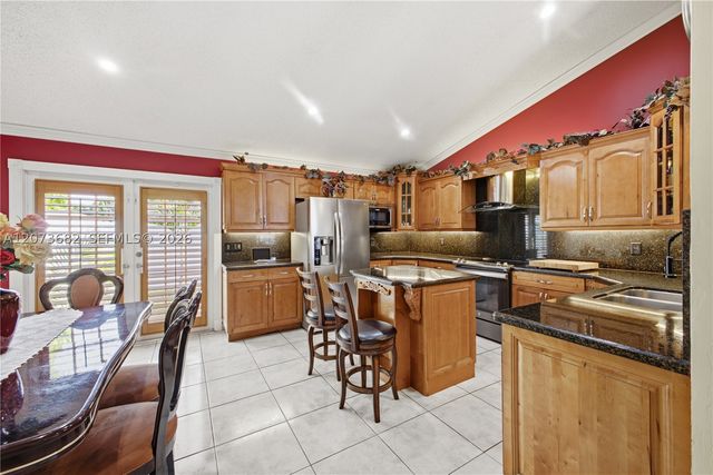 8635 SW 15th St, Pembroke Pines, FL 33025