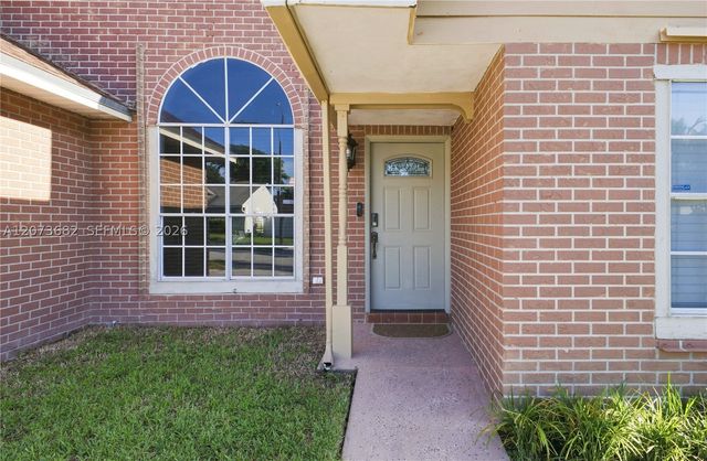 8635 SW 15th St, Pembroke Pines, FL 33025