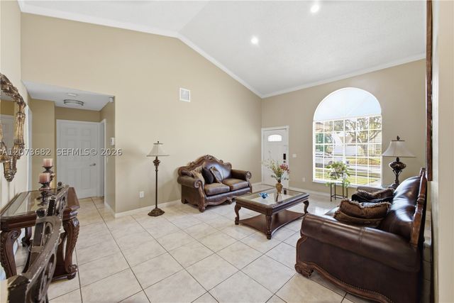 8635 SW 15th St, Pembroke Pines, FL 33025