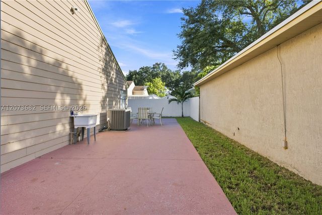 8635 SW 15th St, Pembroke Pines, FL 33025