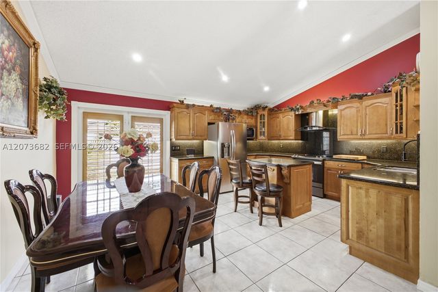8635 SW 15th St, Pembroke Pines, FL 33025
