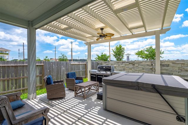 614 Sandy Bay Lane, Kemah, TX 77565