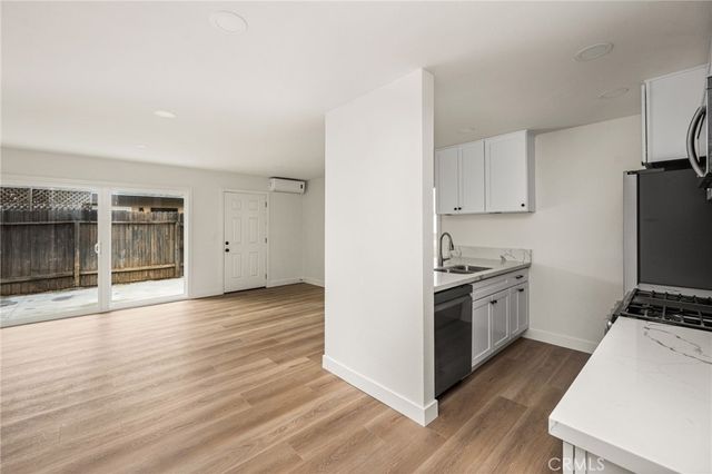 780 N Shattuck Pl, Orange, CA 92867