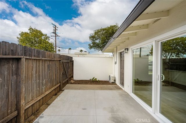 780 N Shattuck Pl, Orange, CA 92867