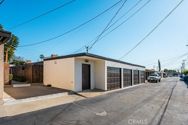 780 N Shattuck Pl, Orange, CA 92867