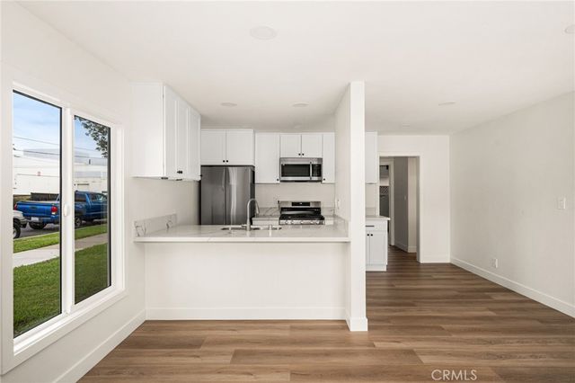 780 N Shattuck Pl, Orange, CA 92867