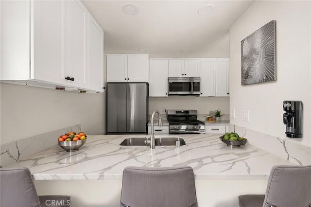 780 N Shattuck Pl, Orange, CA 92867