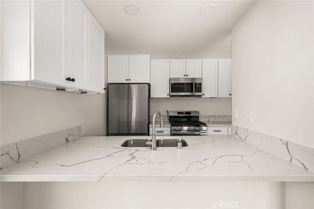780 N Shattuck Pl, Orange, CA 92867