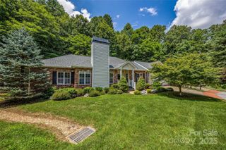 623 Carriage Commons Drive, Hendersonville, NC 28791