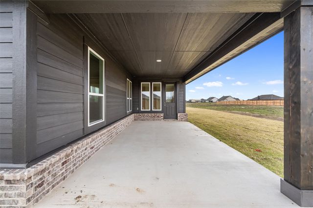 3111 White Oak Road, Oak Ridge, TX 75161