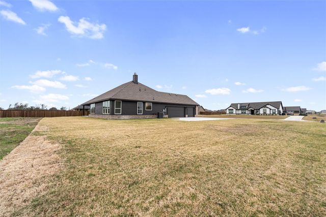 3111 White Oak Road, Oak Ridge, TX 75161