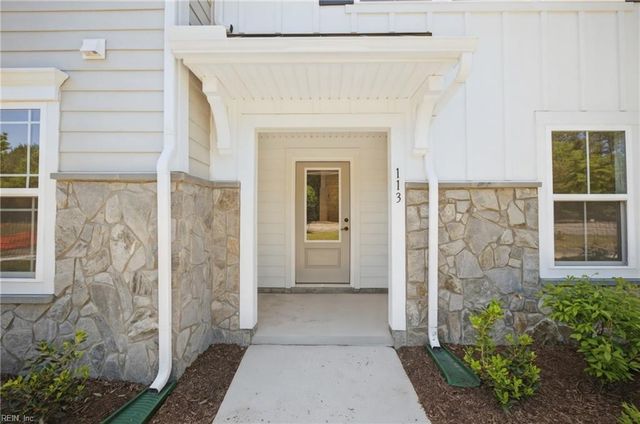 113 Bracewell LN, Yorktown, VA 23692