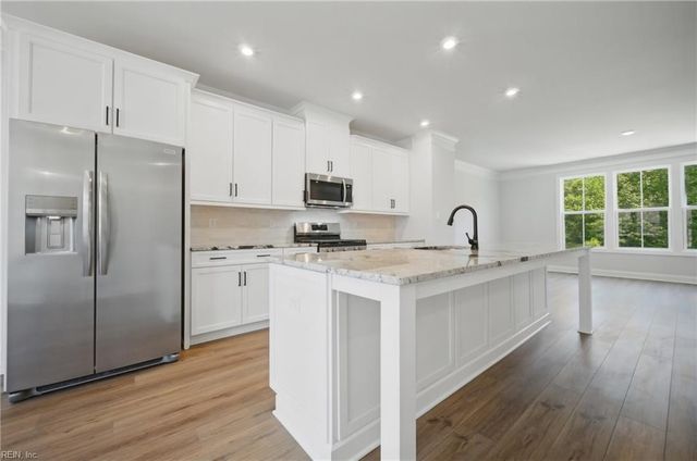113 Bracewell LN, Yorktown, VA 23692