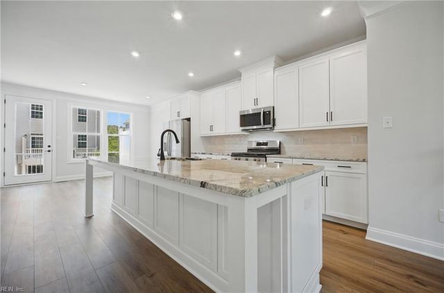 113 Bracewell LN, Yorktown, VA 23692