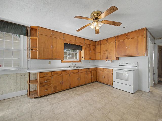 301 W Inglefield Road, Evansville, IN 47725