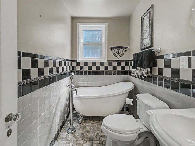 301 W Inglefield Road, Evansville, IN 47725