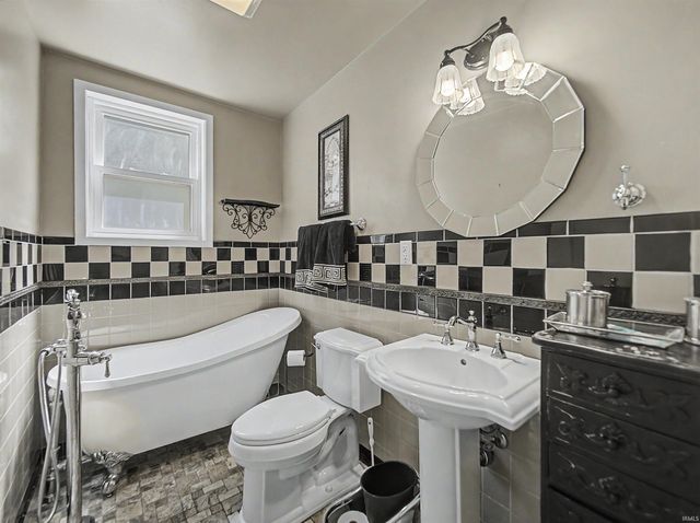 301 W Inglefield Road, Evansville, IN 47725