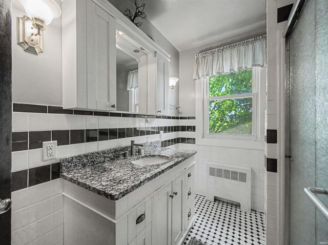 301 W Inglefield Road, Evansville, IN 47725