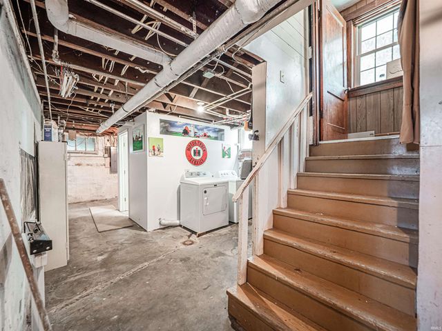 301 W Inglefield Road, Evansville, IN 47725