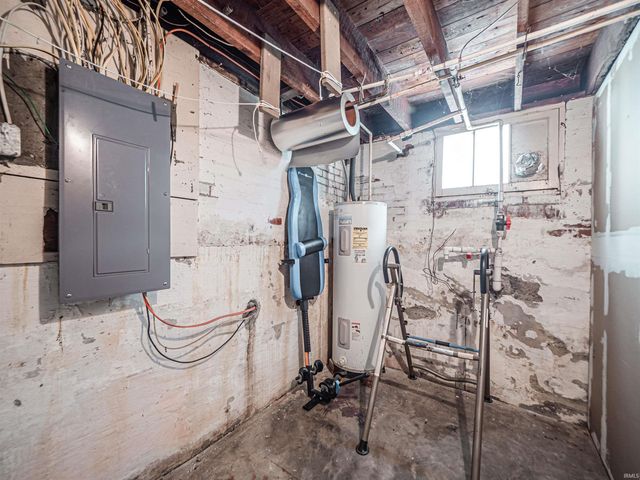 301 W Inglefield Road, Evansville, IN 47725
