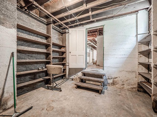 301 W Inglefield Road, Evansville, IN 47725
