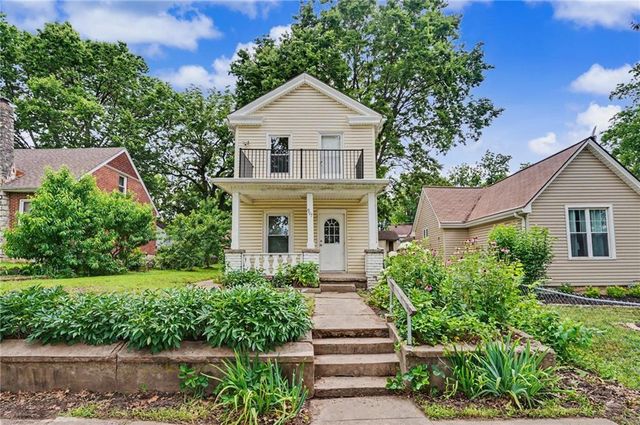 907 N Broadway Street, Leavenworth, KS 66048