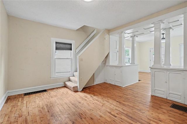 907 N Broadway Street, Leavenworth, KS 66048