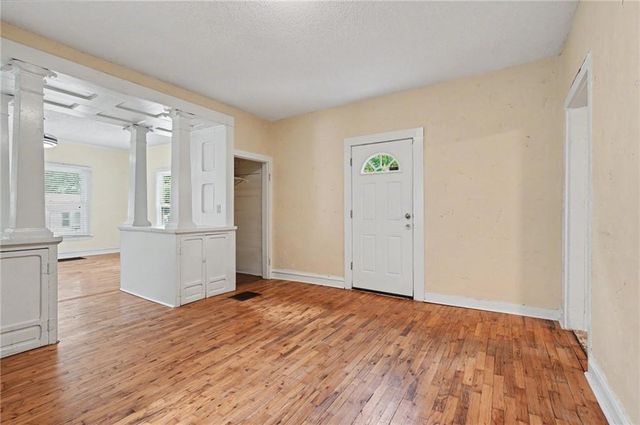 907 N Broadway Street, Leavenworth, KS 66048