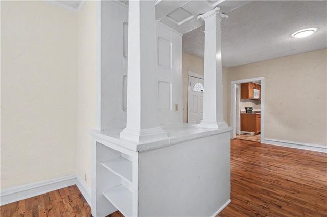 907 N Broadway Street, Leavenworth, KS 66048