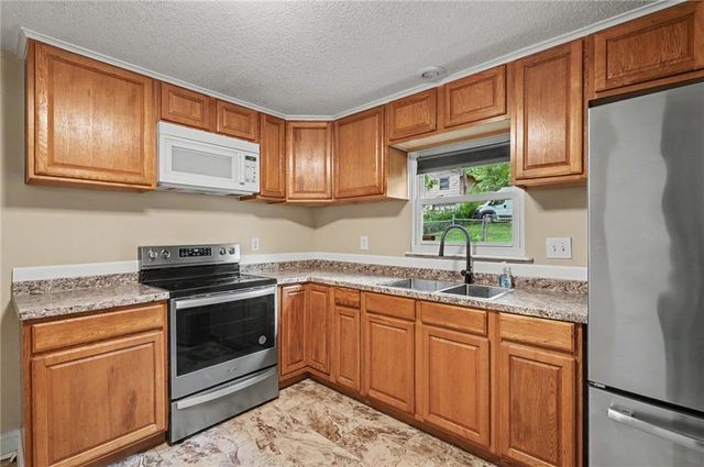 907 N Broadway Street, Leavenworth, KS 66048