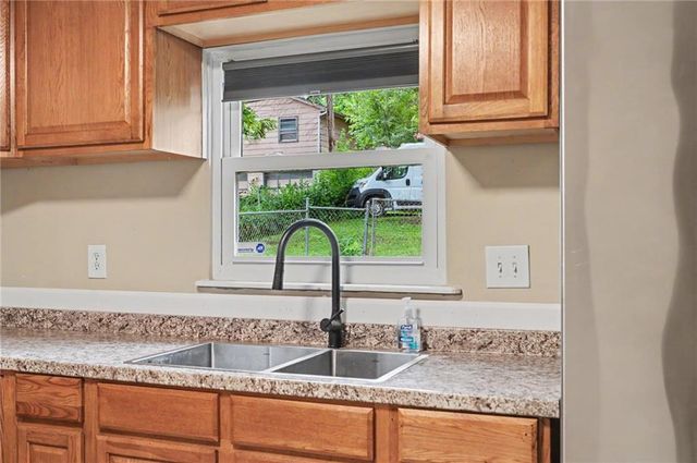 907 N Broadway Street, Leavenworth, KS 66048