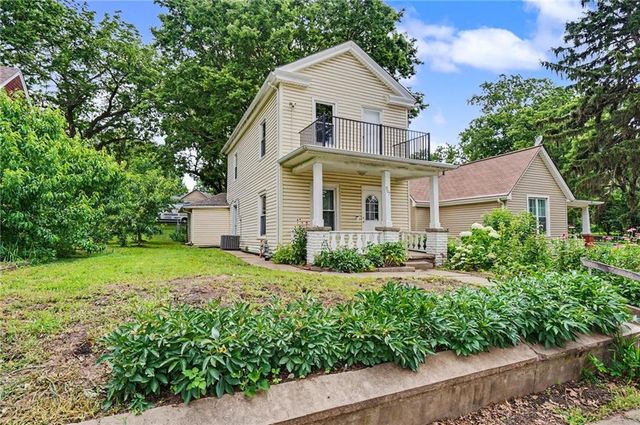 907 N Broadway Street, Leavenworth, KS 66048