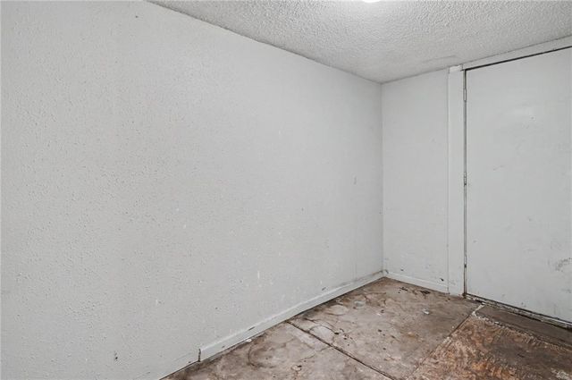 907 N Broadway Street, Leavenworth, KS 66048
