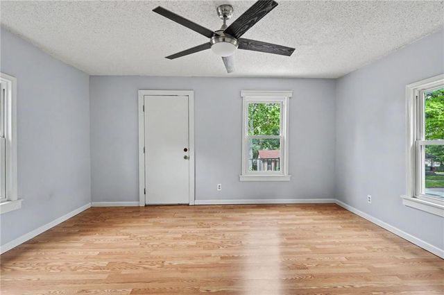 907 N Broadway Street, Leavenworth, KS 66048