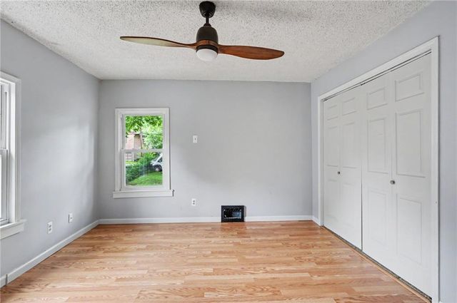 907 N Broadway Street, Leavenworth, KS 66048
